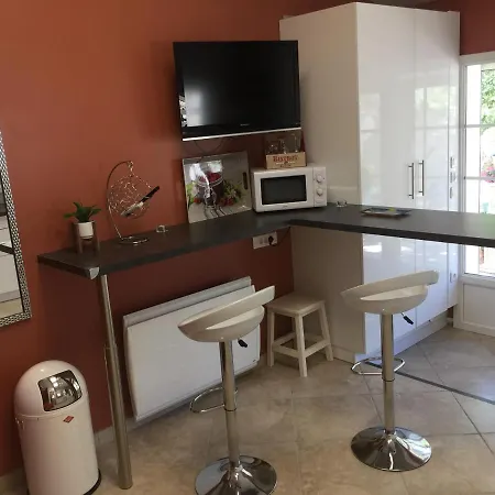 Appartement Dépendance individuelle à Nans-les-Pins Extérieur photo