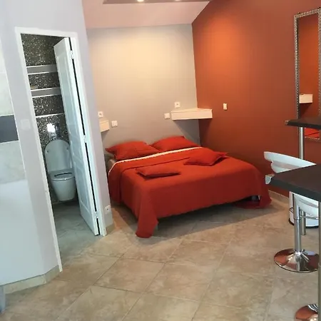 Appartement Dépendance individuelle à Nans-les-Pins Extérieur photo